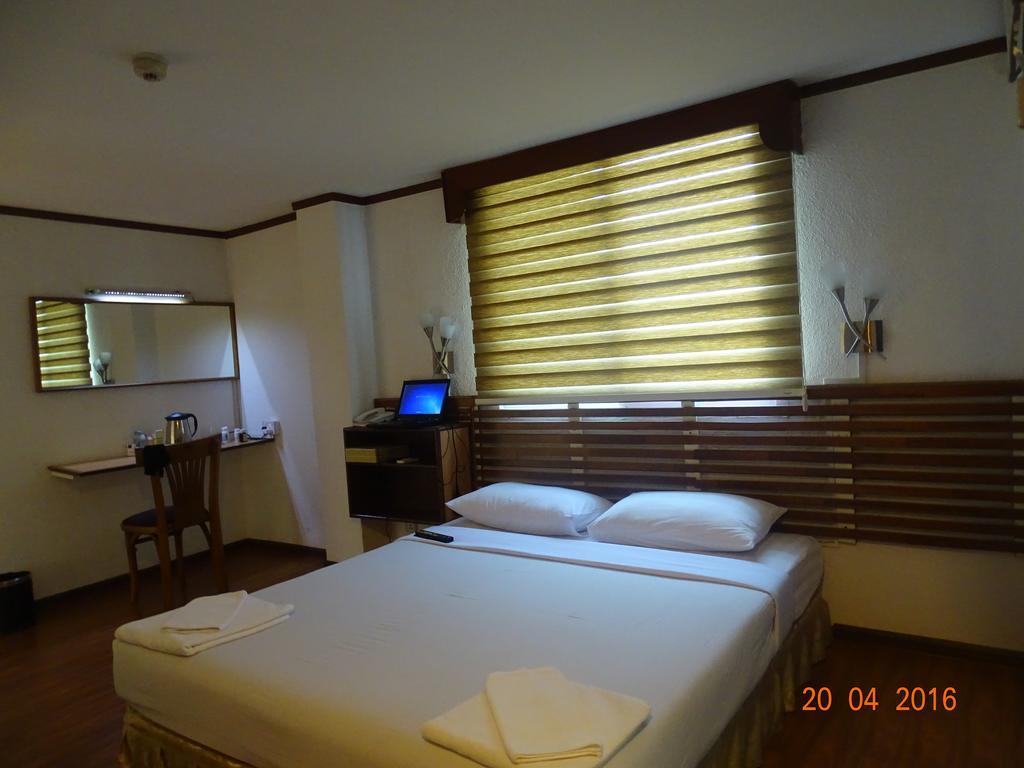 Bed and Breakfast Backpackerz @ Orchid à Yangon Extérieur photo