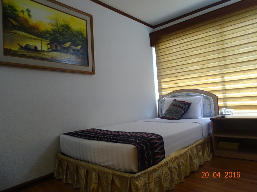 Bed and Breakfast Backpackerz @ Orchid à Yangon Extérieur photo