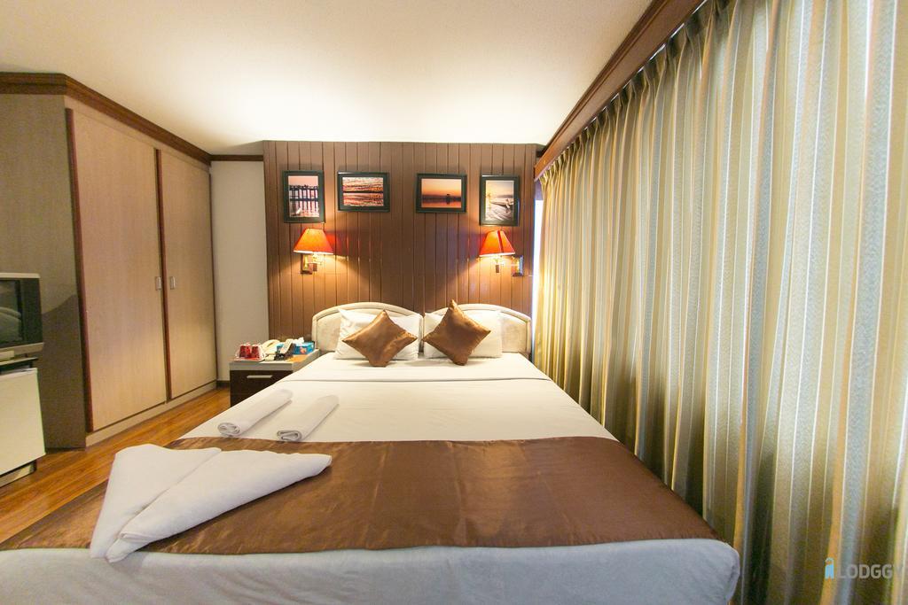 Bed and Breakfast Backpackerz @ Orchid à Yangon Extérieur photo