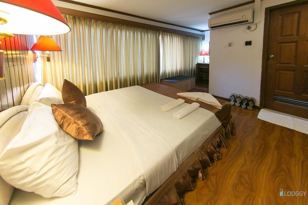 Bed and Breakfast Backpackerz @ Orchid à Yangon Extérieur photo