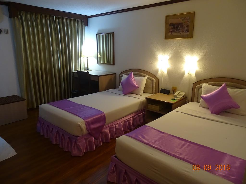 Bed and Breakfast Backpackerz @ Orchid à Yangon Extérieur photo