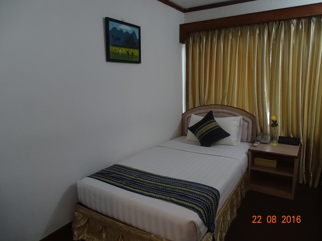 Bed and Breakfast Backpackerz @ Orchid à Yangon Extérieur photo