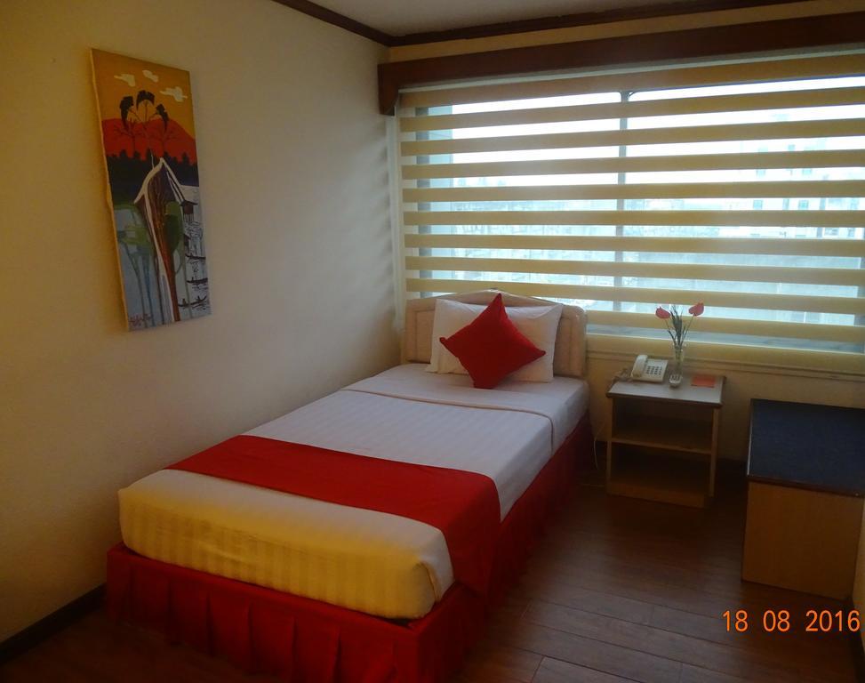 Bed and Breakfast Backpackerz @ Orchid à Yangon Extérieur photo