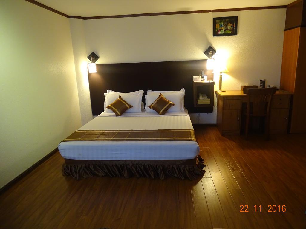 Bed and Breakfast Backpackerz @ Orchid à Yangon Extérieur photo