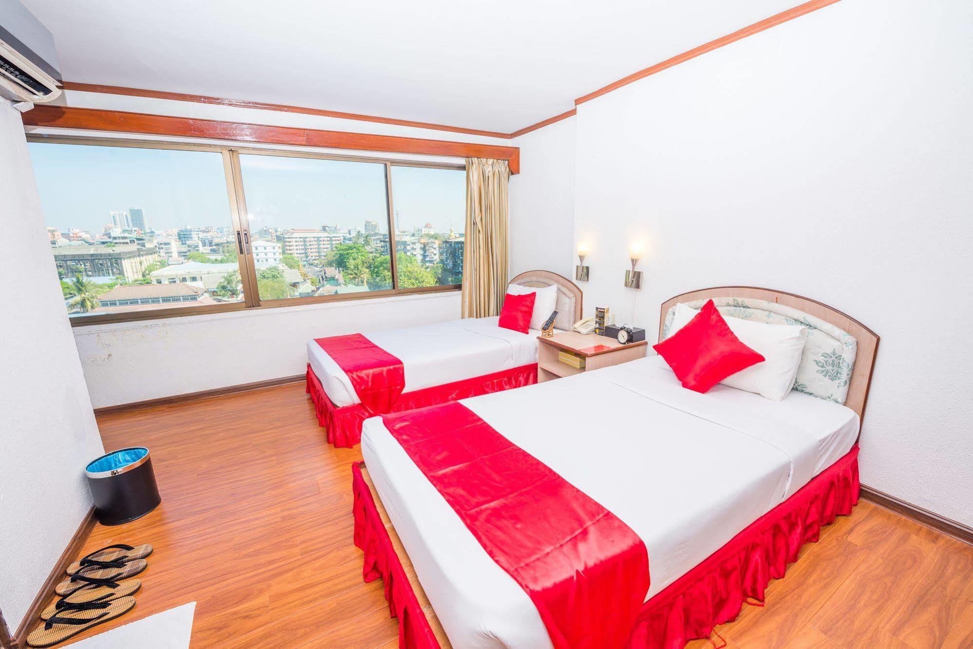 Bed and Breakfast Backpackerz @ Orchid à Yangon Extérieur photo