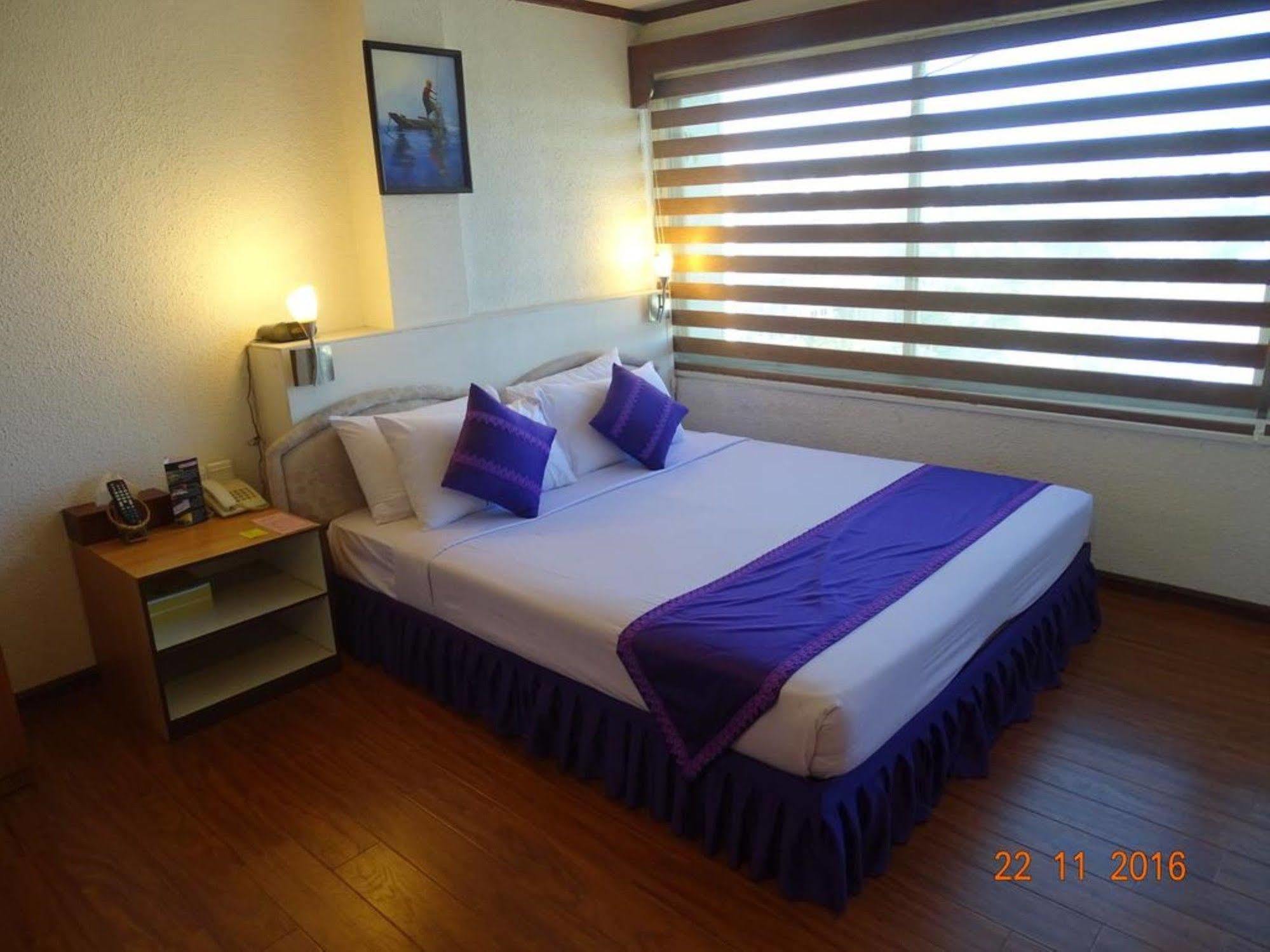 Bed and Breakfast Backpackerz @ Orchid à Yangon Extérieur photo