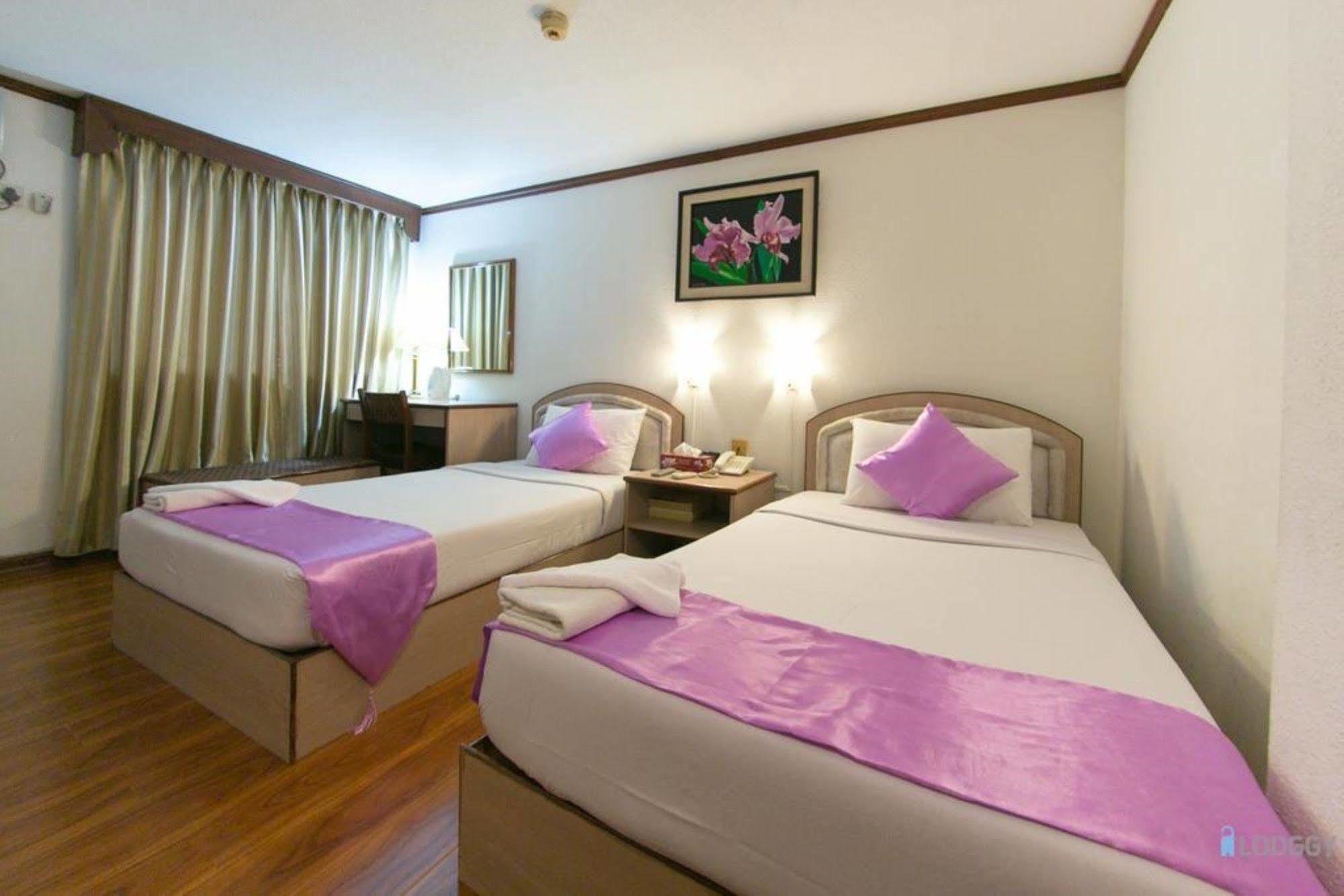 Bed and Breakfast Backpackerz @ Orchid à Yangon Extérieur photo