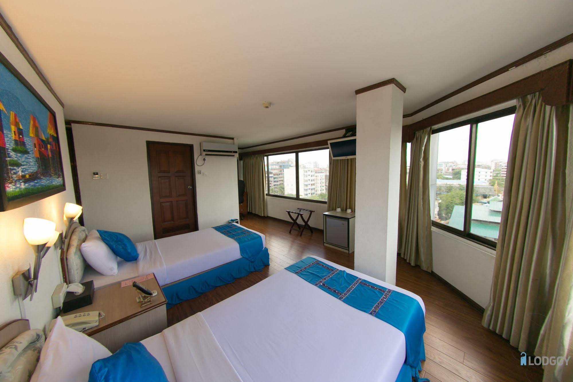 Bed and Breakfast Backpackerz @ Orchid à Yangon Extérieur photo